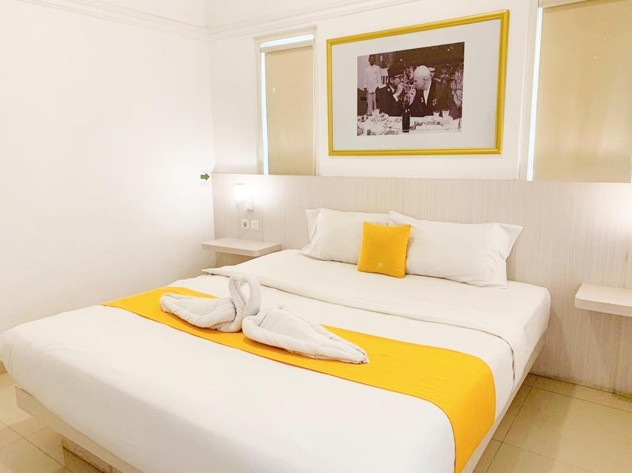 Victoria Bed & Breakfast Malang Exterior photo